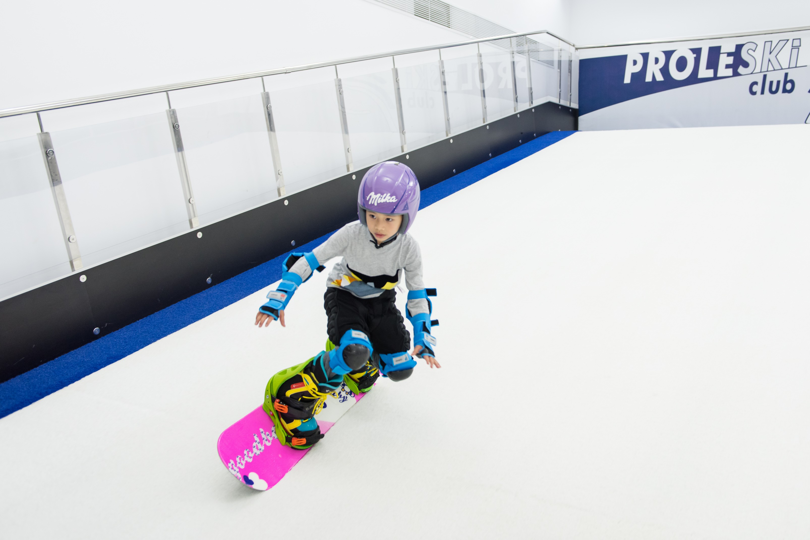 儿童滑雪照片摄影图片_ID:415612151-Veer图库
