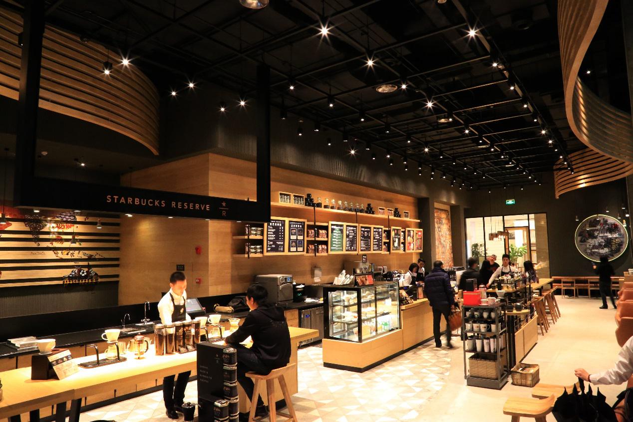 又要排队了，星巴克在上海开了全球最大的梦幻咖啡工厂！