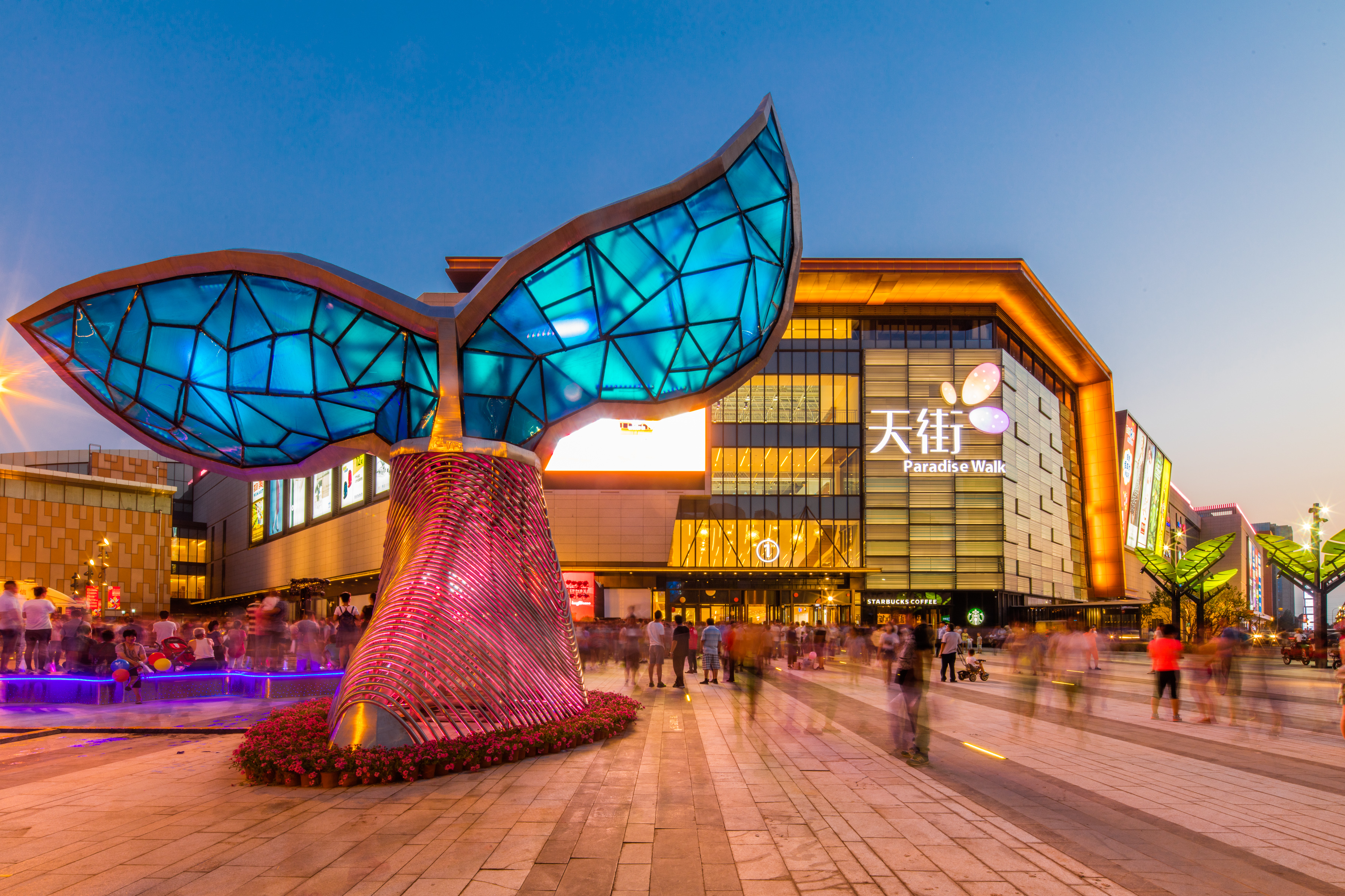 67北京龙湖大兴天街来自重庆的运营玩家龙湖商业,继2014年底北京长