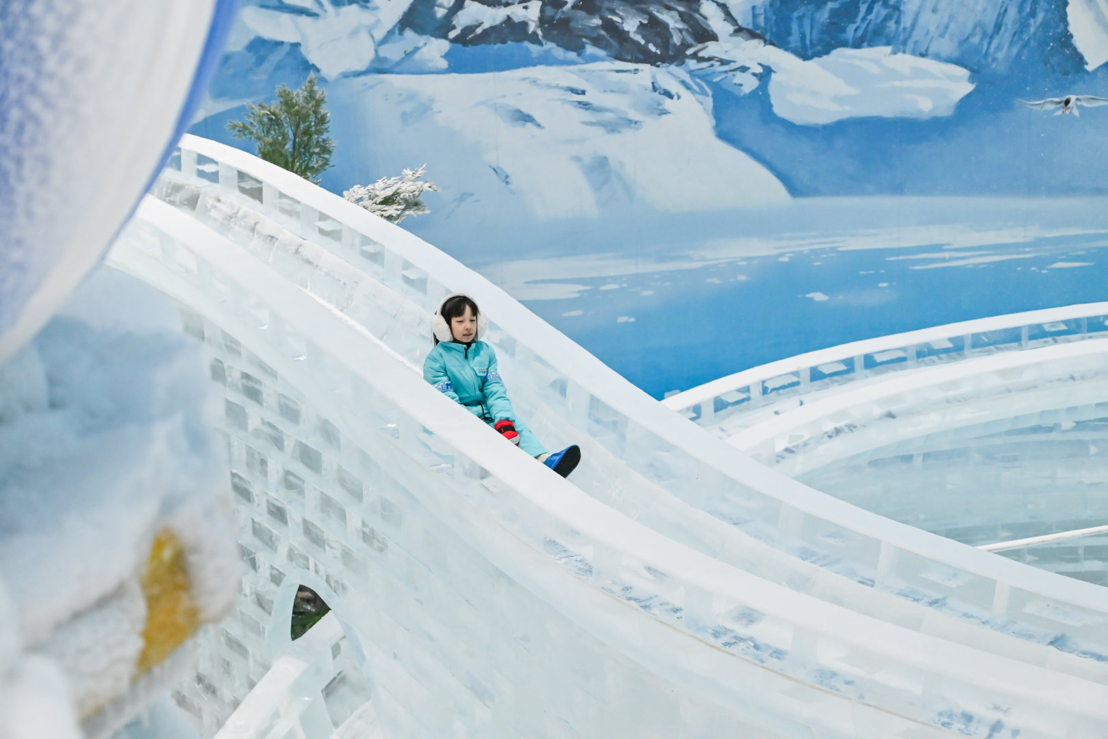 华南首个东欧风情主题真冰雪乐园,乐漫冰雪王国登陆深圳海雅缤纷城