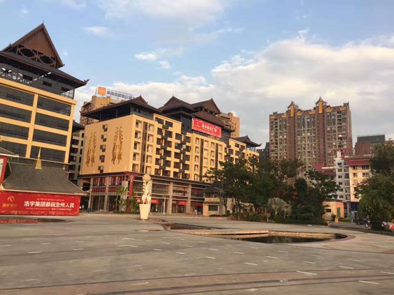 西双版纳泼水商业广场